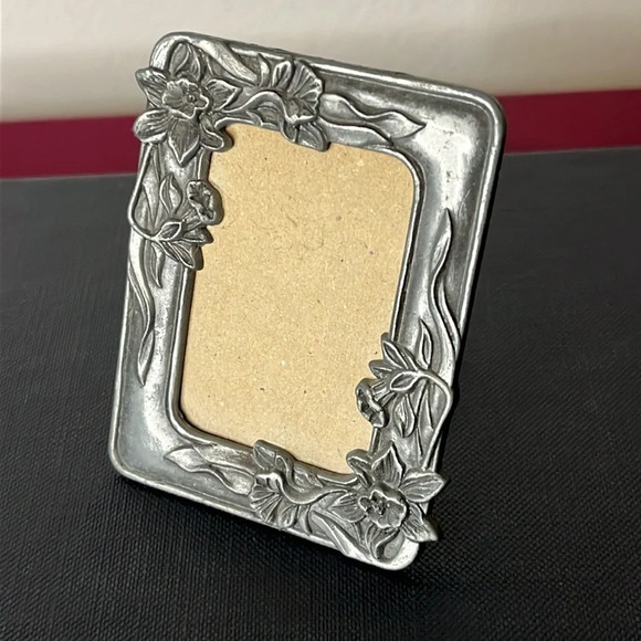 VTG Floral Daffodil Pewter Miniature Free Standing Photo Frame - Picture 4 of 4